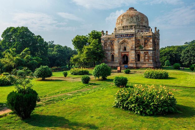 Sheesh Gumbad graf in Lodi Gardens stadspark in Delhi India