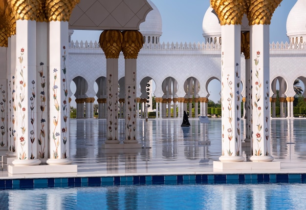 UAE 아부다비에 있는 흰색 대리석 셰이크 자이드 그랜드 모스크