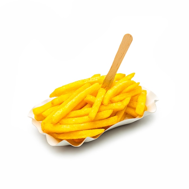 Photo a shell of french fries isolated on white background. taken in studio with a 5d mark iii.