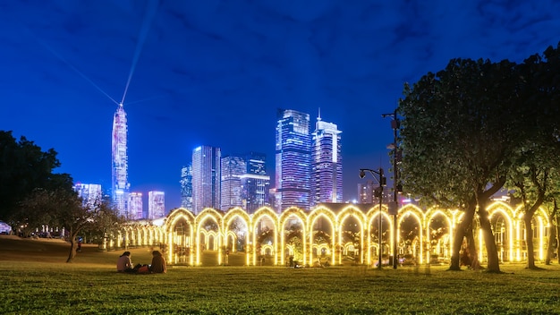 Shenzhen stad moderne architectuur nacht uitzicht