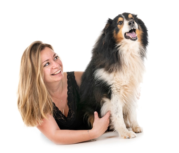 Photo shetland sheepdog and woman