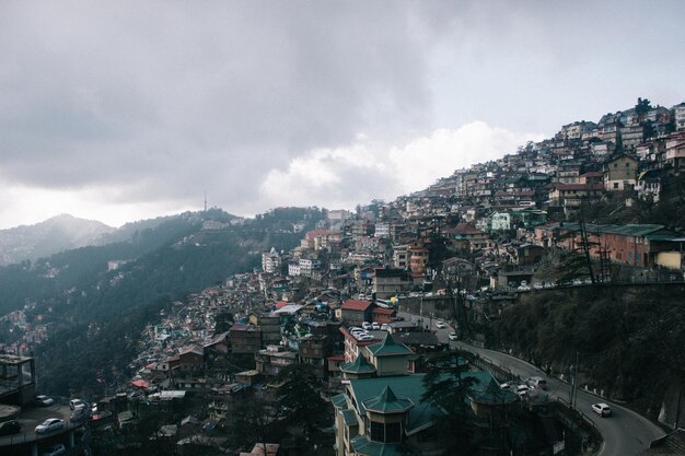 Foto stazione di shimla a hill in india