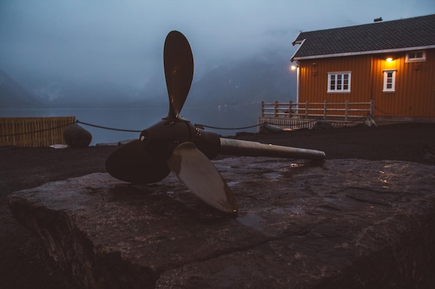 Photo ship blades on background norway rorbu houses and mountains rocks over fjord landscape scandinavian