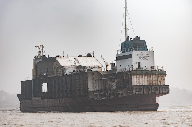 Photo ship breaking yard in bangladesh chittagong