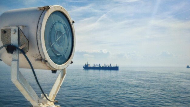 Foto nave in mare contro il cielo