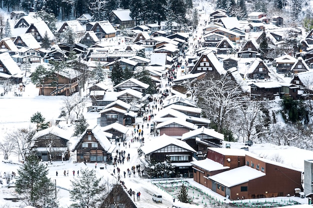 降雪日の白川郷村