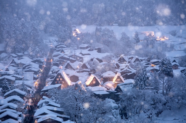 白川郷ライトアップ降雪