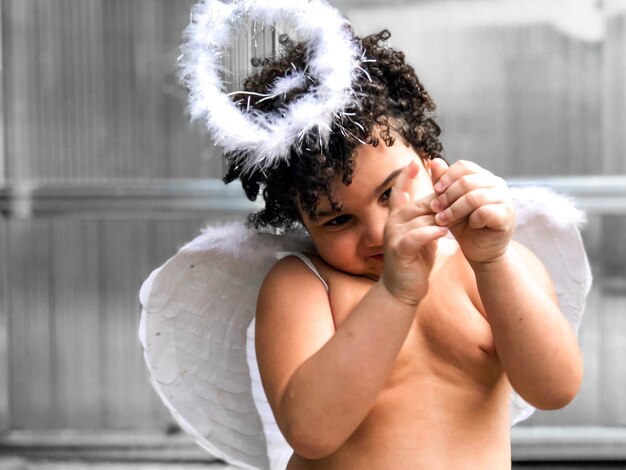 Photo shirtless boy wearing angel costume