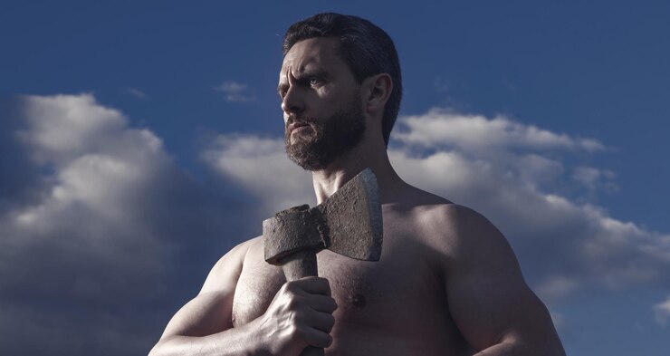 Photo shirtless man with axe caucasian man hold ax brutal man on sky background strong biceps