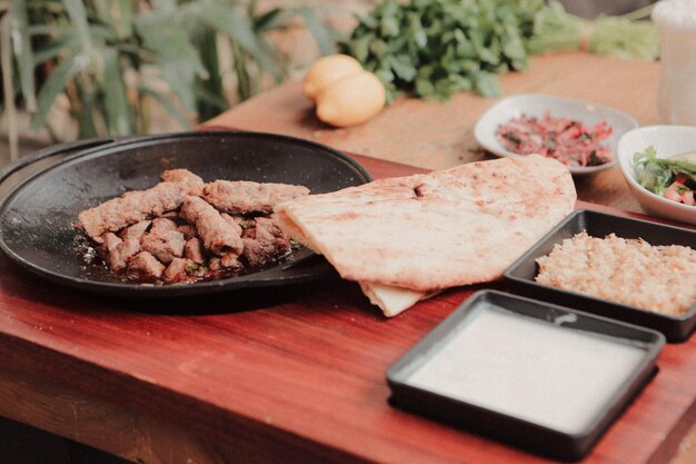 Photo shish kebab with fried vegetables