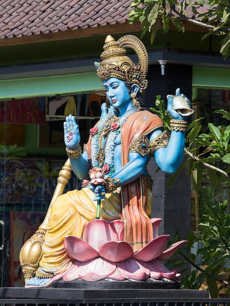 Ubud Bali Indonesia의 Shiva 동상 힌두교 우상