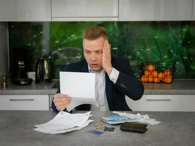 Photo shocked man reading legal notice