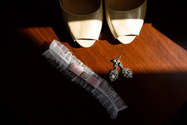 Shoes, earrings and garter for the bride.