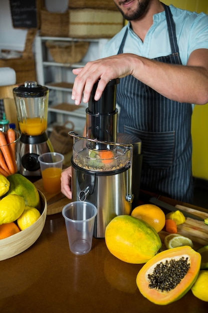 Shop assistant preparing papaya juice