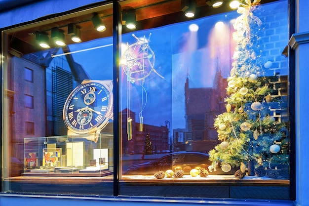 Shop window with christmas tree and decorations behind it at
the streets of old riga in latvia. selective focus. vintage filter
is applied.