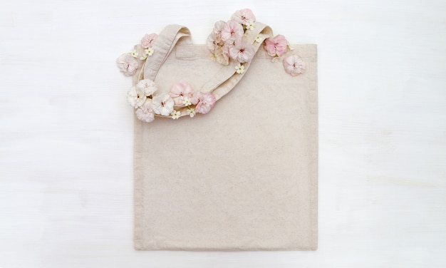 Shopping bag with flowers