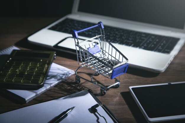 Photo shopping cart on the business table.