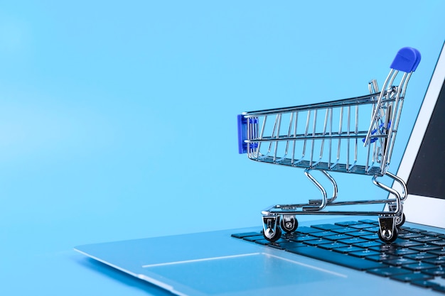 Photo shopping cart and computer mouse, online shopping concept. copy space.