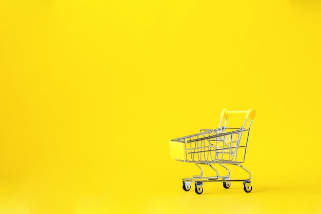 Photo shopping cart trolley basket is empty