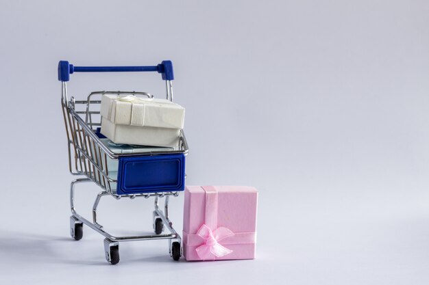 Shopping cart with gift box