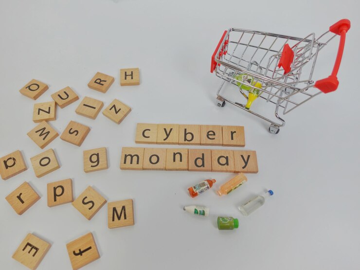Photo a shopping cart with letters that say cyber monday on it