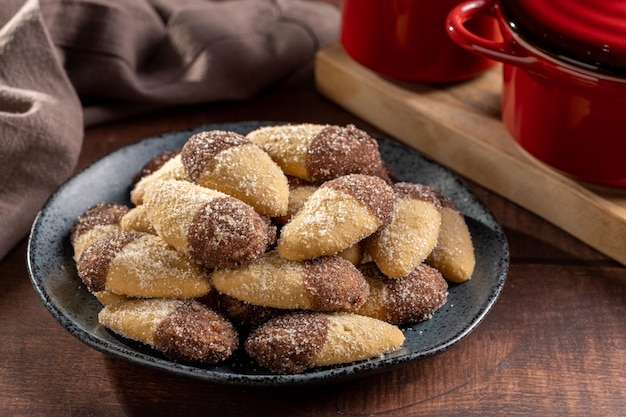 Foto biscotto di pasta frolla ricoperto di cioccolato e zucchero cristallizzato in brasile noto come monteiro lopes