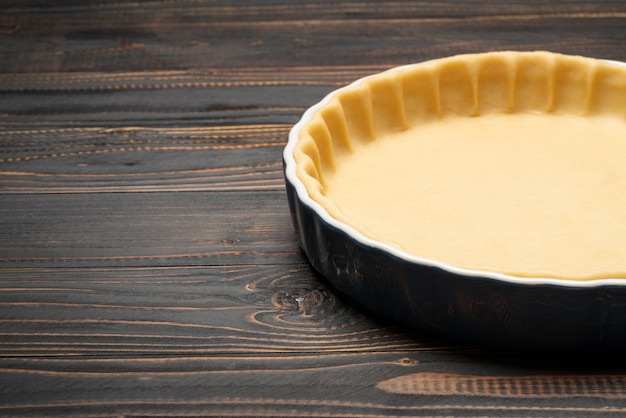 Foto pasta frolla per la cottura di crostate di quiche in forma di cottura