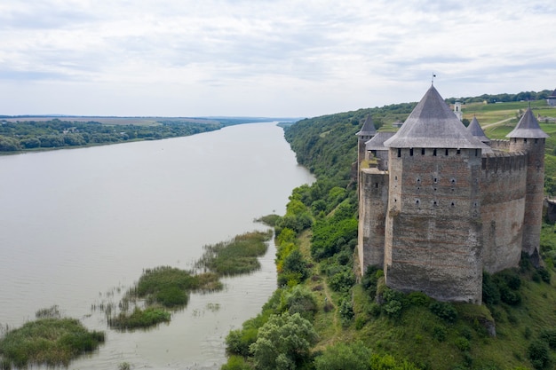 shot van het oude kasteel, uitzicht van bovenaf