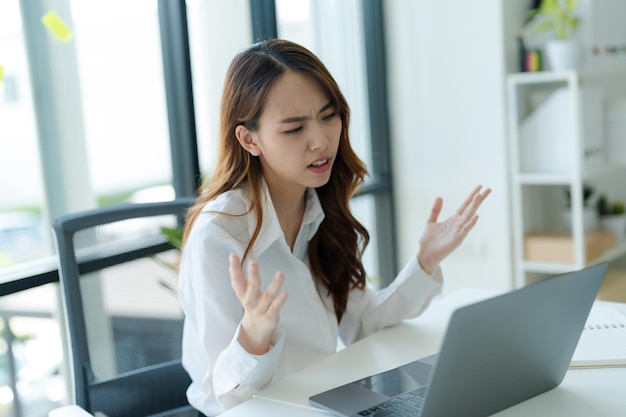 アジアの若い女性のショット