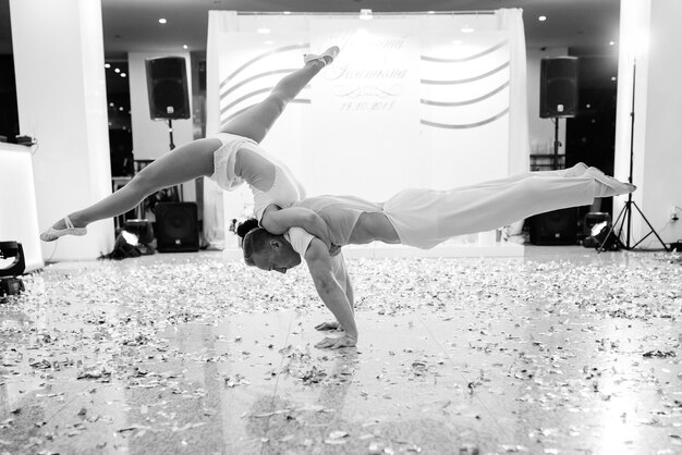 Show ballet acrobats guy and girl in white