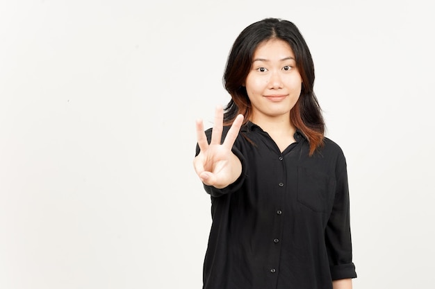 Показаны три пальца красивой азиатки, изолированной на белом фоне