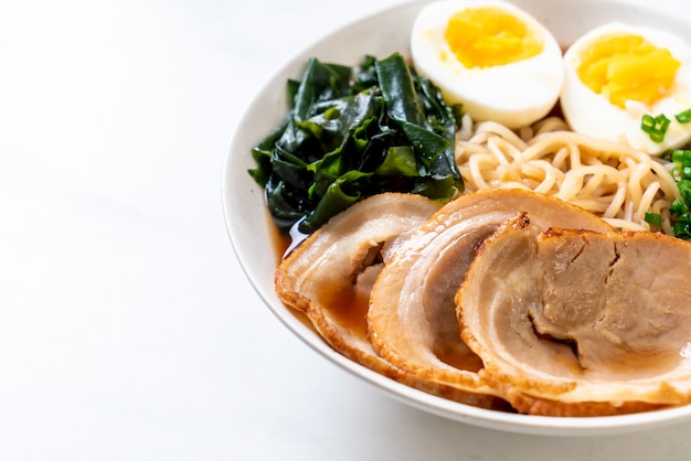 豚肉と卵の醤油ラーメン