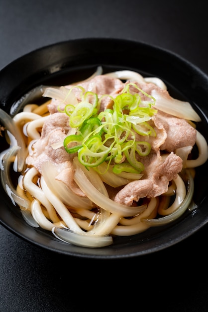 しょうゆうどん豚肉ラーメン（しょうゆラーメン）