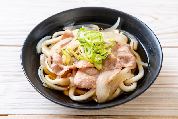 しょうゆうどん豚肉ラーメン（しょうゆラーメン）