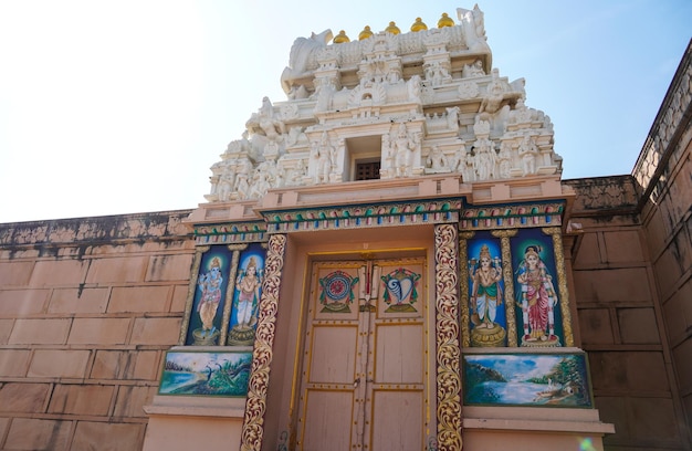 Shri raghunath ji mandir 사원 입구 게이트 보기 이미지