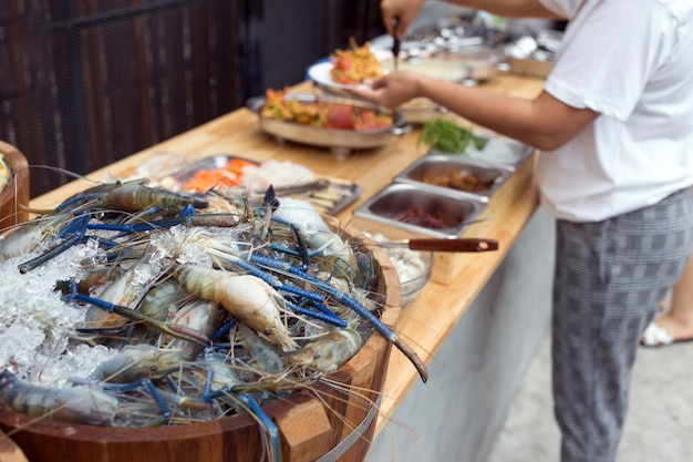 사진 고객을위한 새우와 해산물 및 바베큐