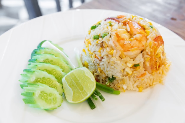 Photo shrimp fried rice with egg