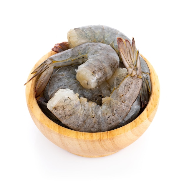 Photo shrimps in bowl isolated on white background