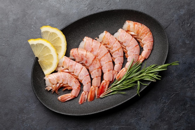 Shrimps on plate with lemon