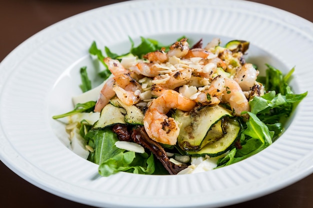 Shrimps salad wuth grilled zucchini