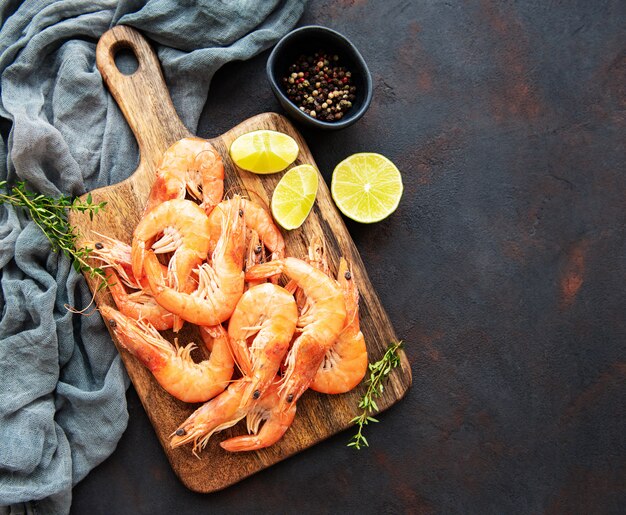 Shrimps served with lemon