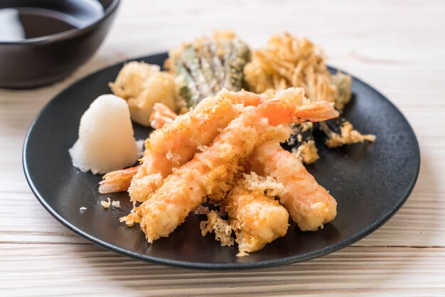 shrimps tempura (battered fried shrimps) with vegetable