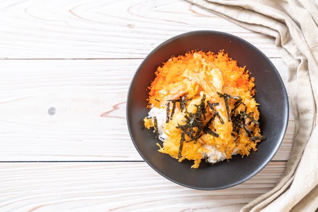 shrimps tempura rice bowl with shrimp egg and seaweed