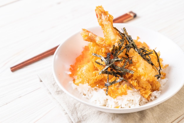 shrimps tempura rice bowl with shrimp egg and seaweed