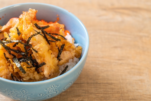 shrimps tempura rice bowl with shrimp egg and seaweed