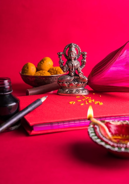 Photo shubha labh written on red accounting note book or bahi khata for laxmi pujan in diwali