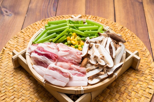 四川風野菜の家庭料理 - 豚肉とキノコの炒め物