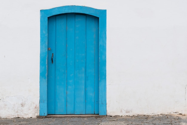 Foto porta laterale della chiesa