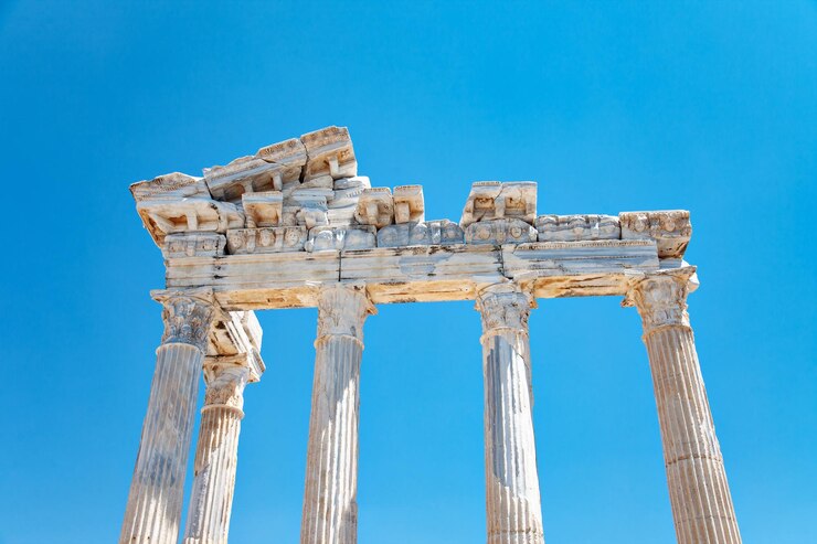 Foto side oude griekse apollo en athene tempelruïnes