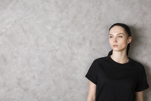 Photo side portrait of caucasian woman